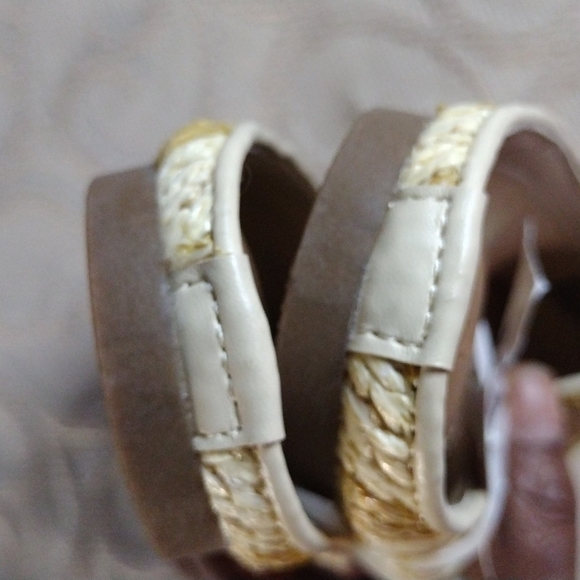 4@30.00 or 20.00 Ladies Shoes by UNIVERSAL THREAD - Picture 8 of 12